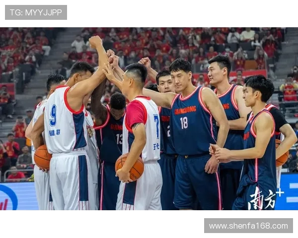 易建联与詹姆斯亲密合影引发球迷热议两位篮球巨星的友谊与传奇时刻